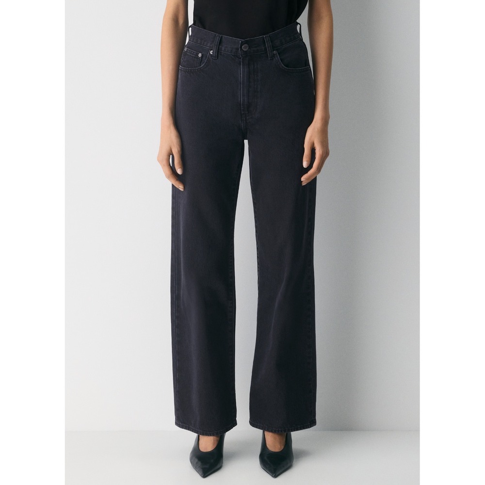 Aritzia Denim Forum Womens The Farrah Hi-Rise Jean 24 Black 90s Off-Duty Model